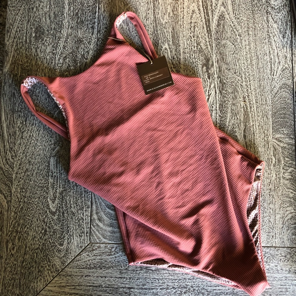 ✨SALE✨ BNWT and Liner France Fullpiece